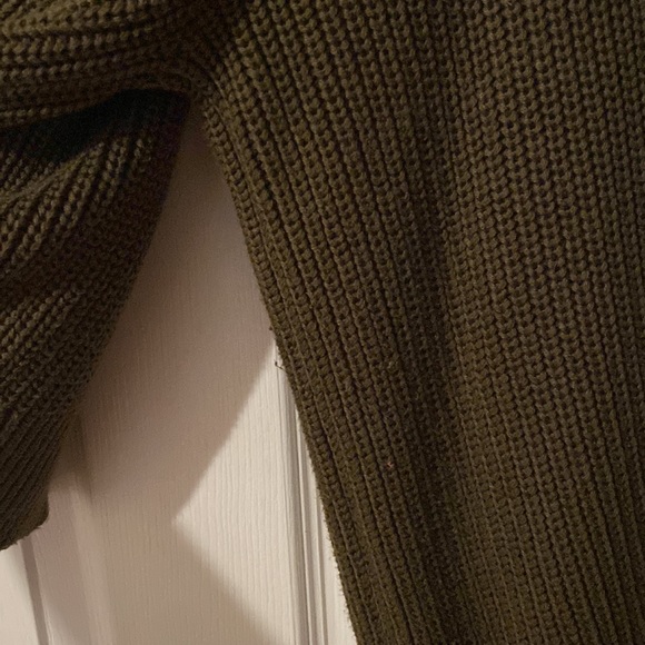 H&M Fisherman sweater in Green! ✨ - Picture 4 of 4